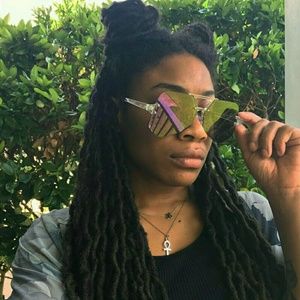 Meet your Posher, Monique